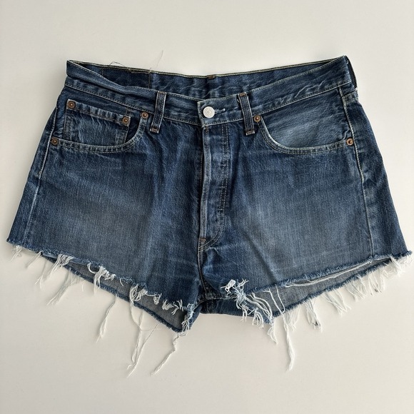 Levis 501 Shorts Womens 32 Button Fly Cut Off Distressed Mini Classic - Picture 1 of 9
